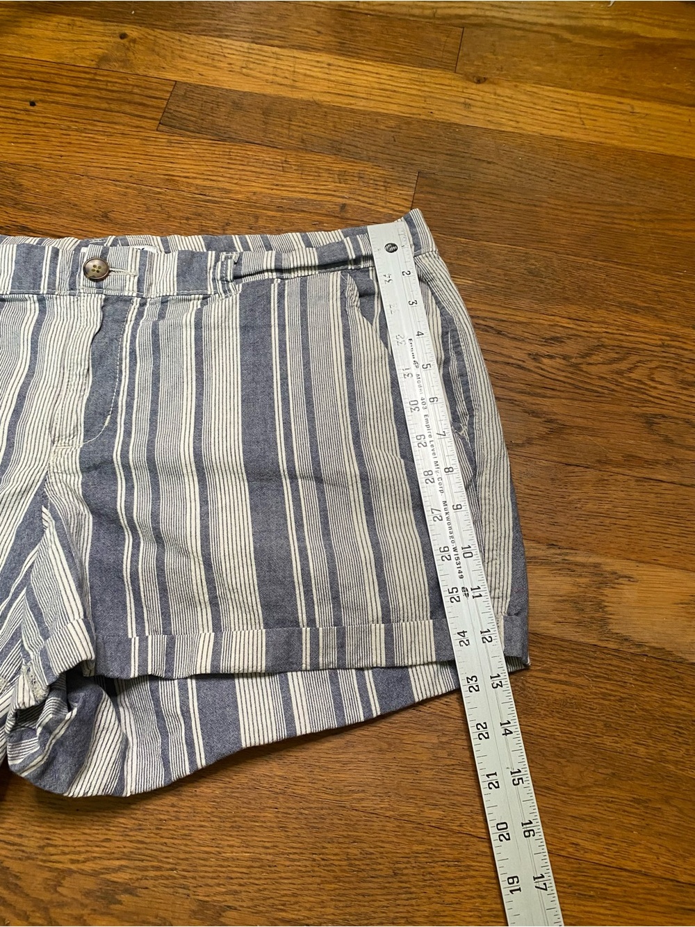 Old Navy Blue & White Striped Cotton Cuffed Shorts Women’s Size 16 - Picture 7 of 8